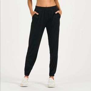NWT Vuori Boyfriend Joggers